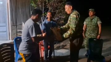 Negara Hadir di Tengah Duka, Menhan Sjafrie Kunjungi Keluarga Korban Gempa di Nagekeo
